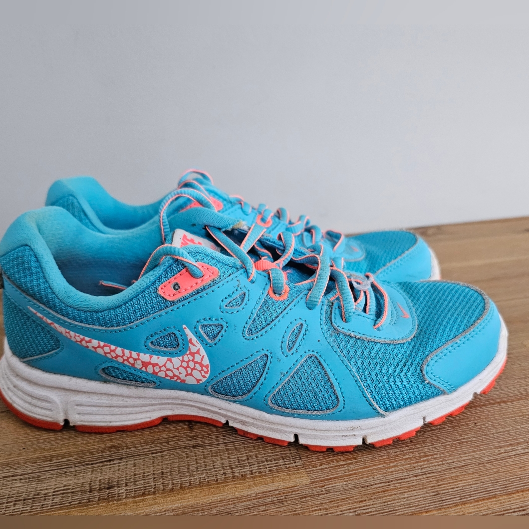 Nike Revolution 2 Womens Athletic Running Shoes Sneakers